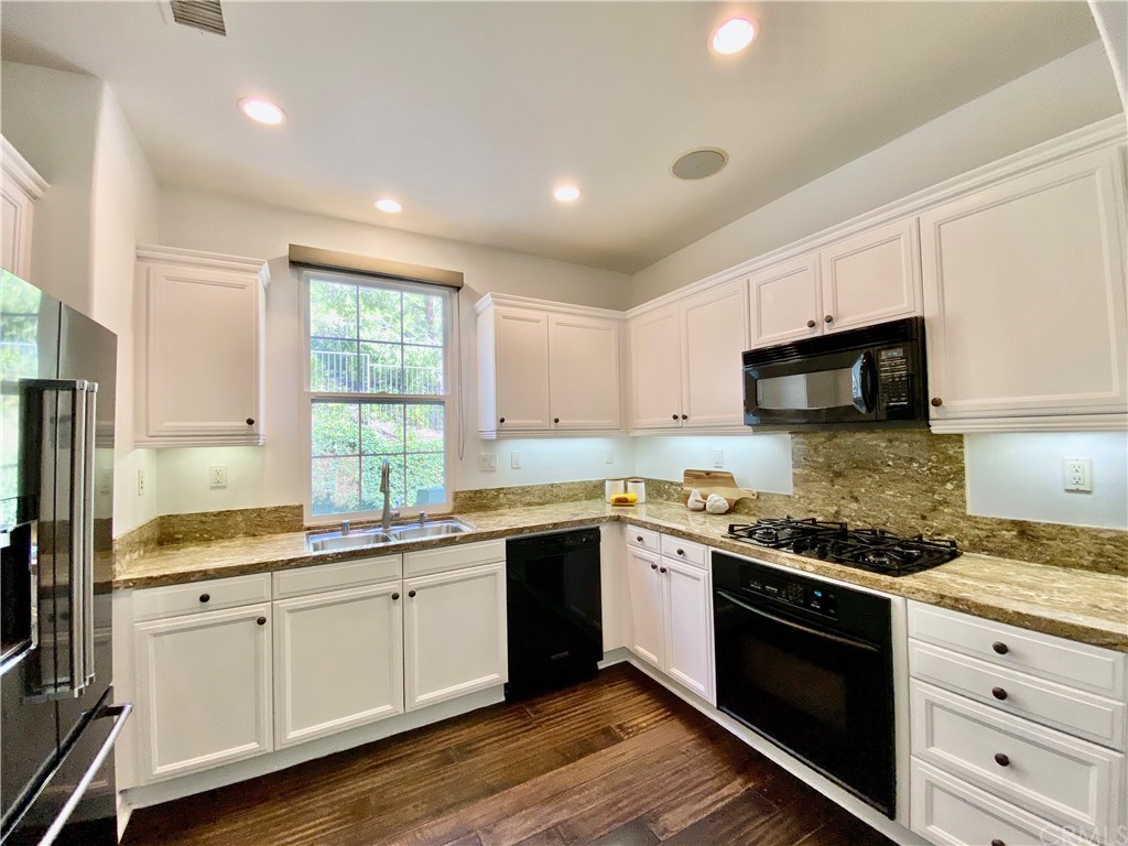 60 Clouds View Irvine, CA 92603 - Photo 6 of 37