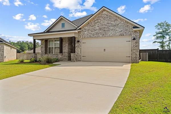 $369,000 | 212 Silverside Drive, Perry, GA 31069