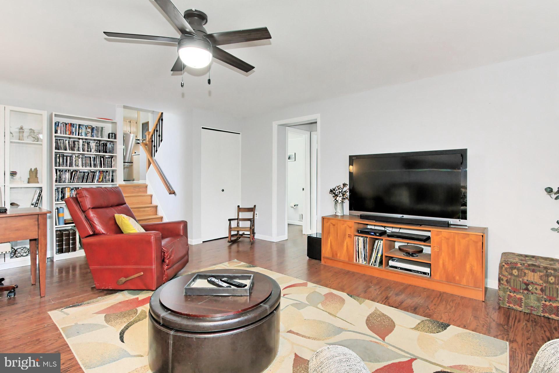 6011 Meriwether Lane Springfield, VA 22150 - Photo 30 of 53 Family room