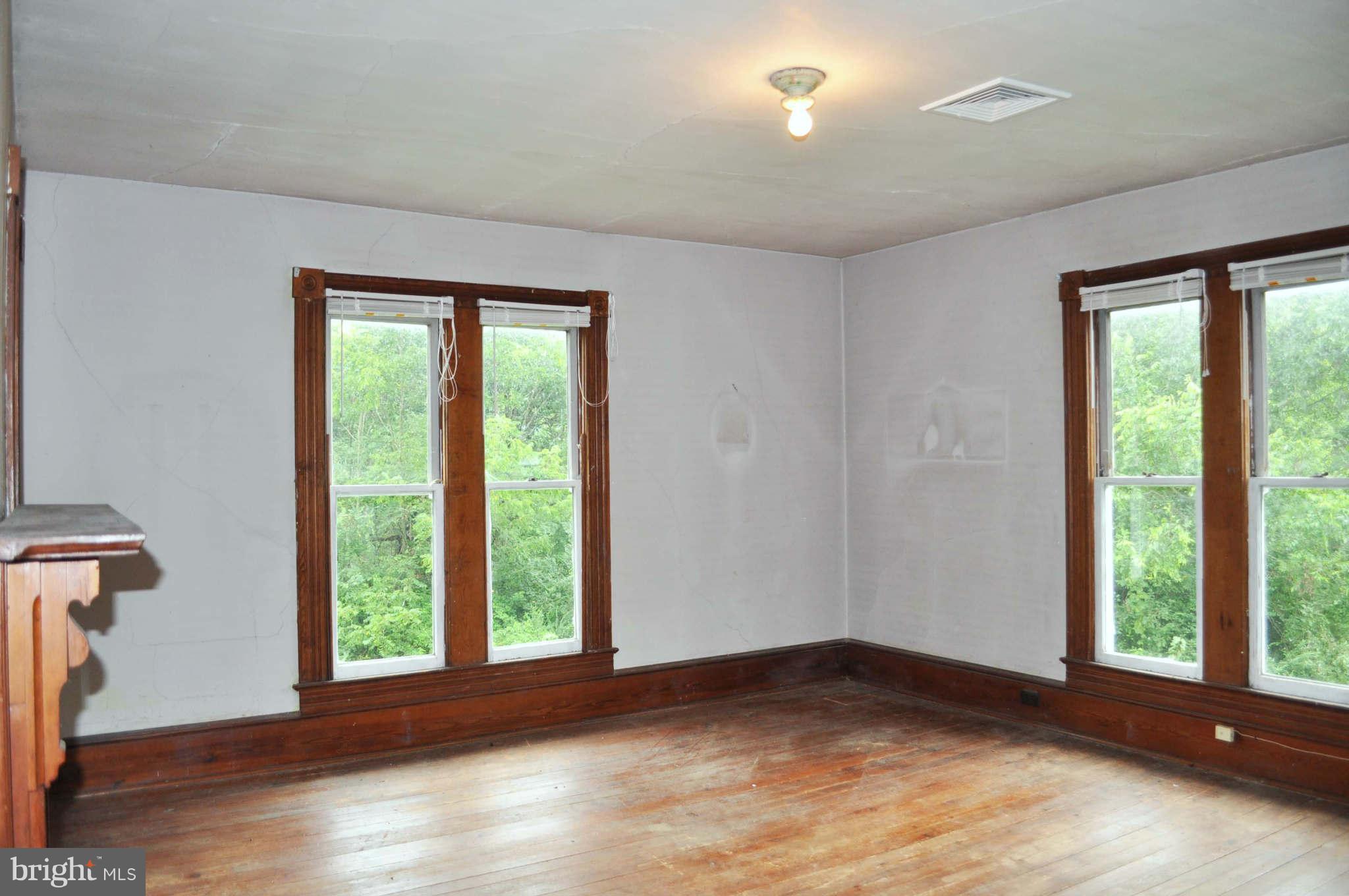 24052 Batna Road Lignum, VA 22726 - Photo 23 of 30 Back Bedroom