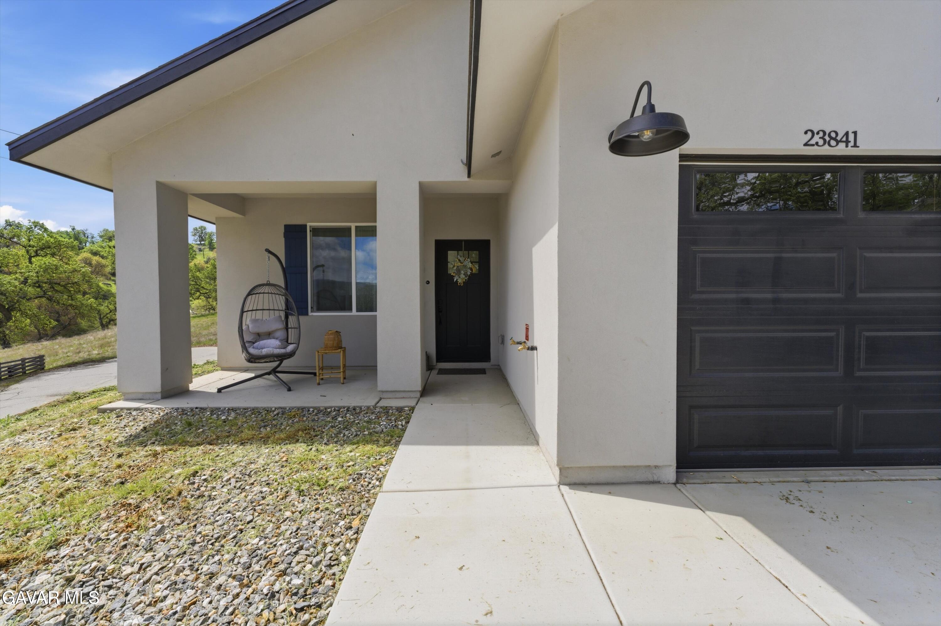 23841 Parke Court Tehachapi, CA 93561 - Photo 2 of 29 02-JYP09988