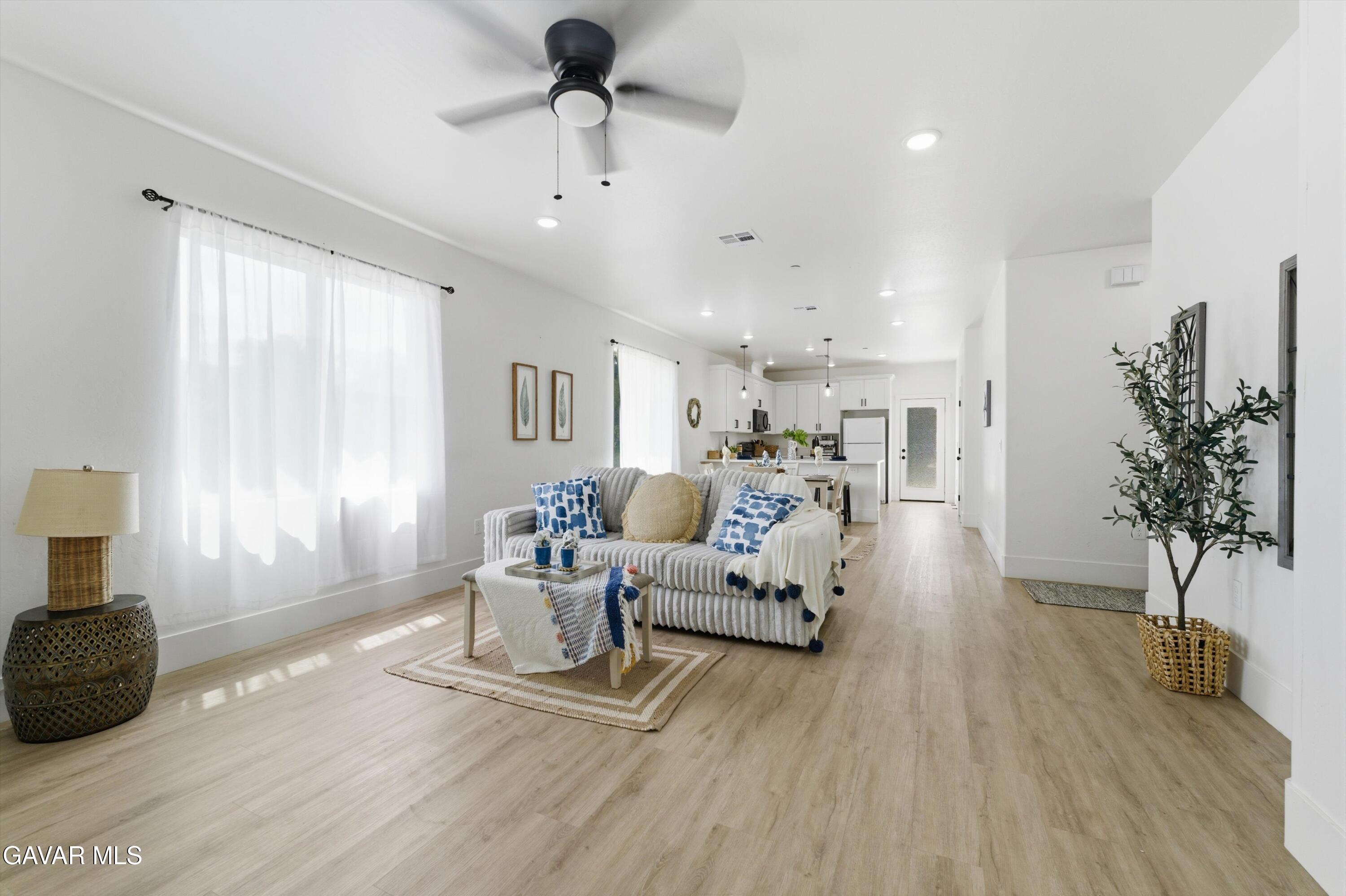 23841 Parke Court Tehachapi, CA 93561 - Photo 3 of 29 04-JYP09991