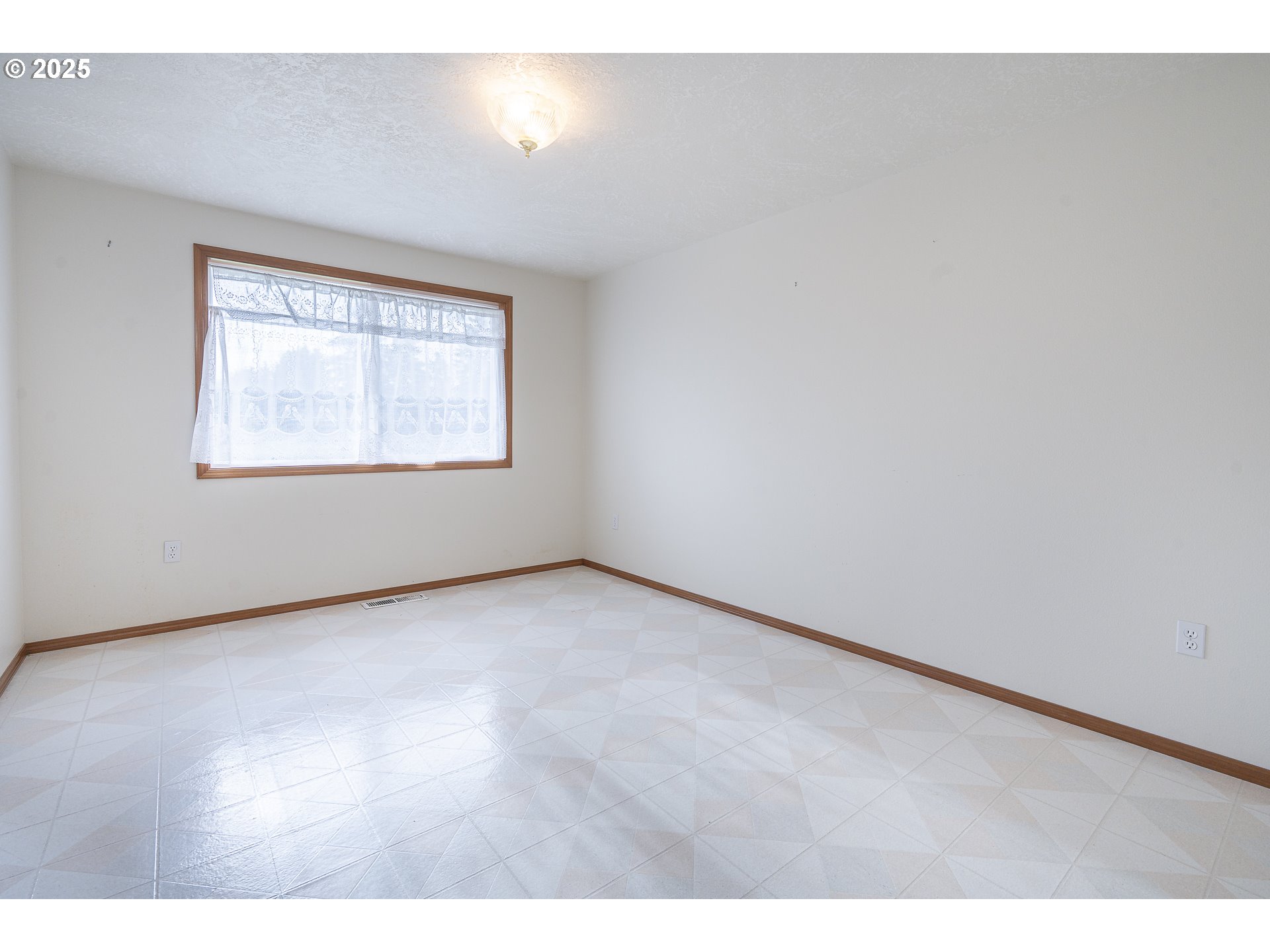 7295 Northwest Poverty Bend Road McMinnville, OR 97128 - Photo 13 of 44 a view of an empty room with a window