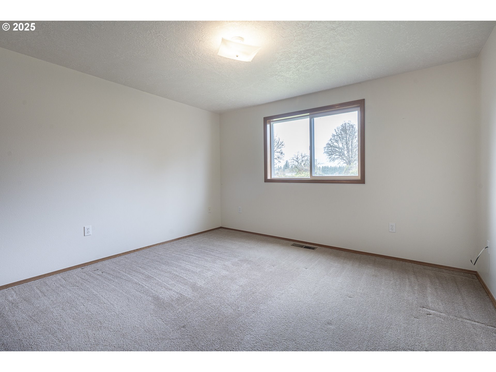 7295 Northwest Poverty Bend Road McMinnville, OR 97128 - Photo 20 of 44 an empty room with wooden floor and windows