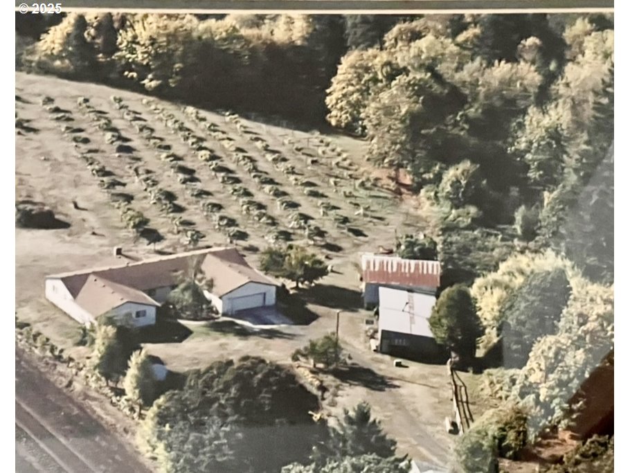 7295 Northwest Poverty Bend Road McMinnville, OR 97128 - Photo 2 of 44