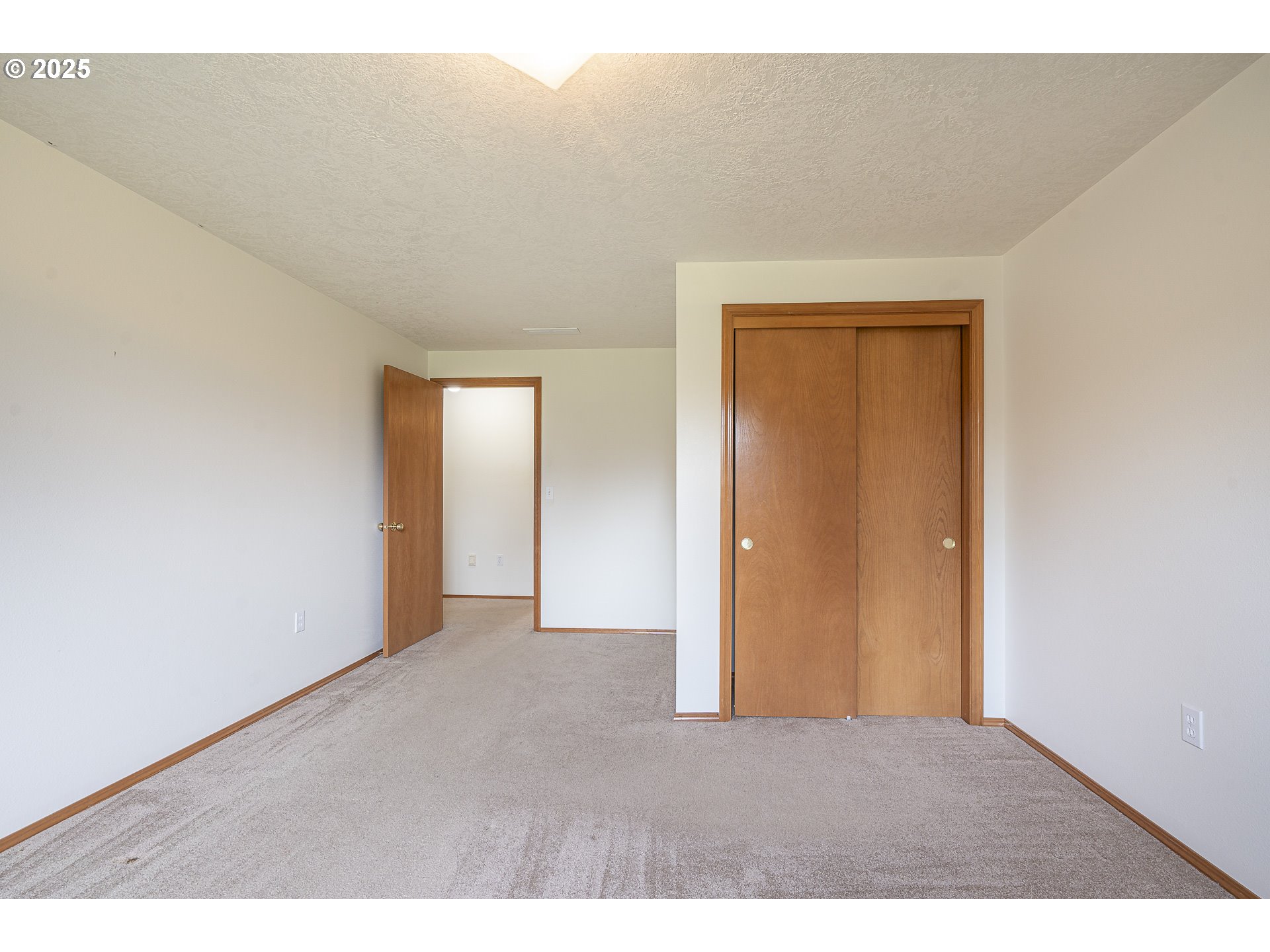 7295 Northwest Poverty Bend Road McMinnville, OR 97128 - Photo 21 of 44 a view of an empty room and window