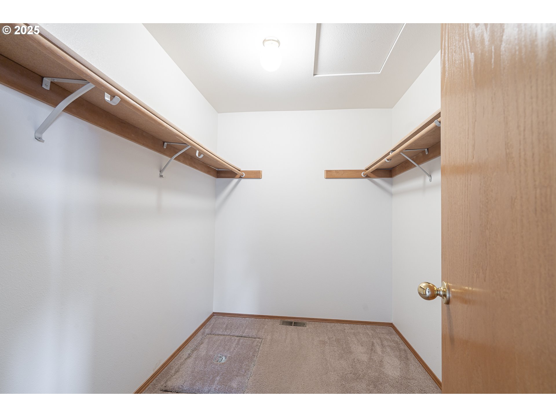 7295 Northwest Poverty Bend Road McMinnville, OR 97128 - Photo 23 of 44 a view of an empty room