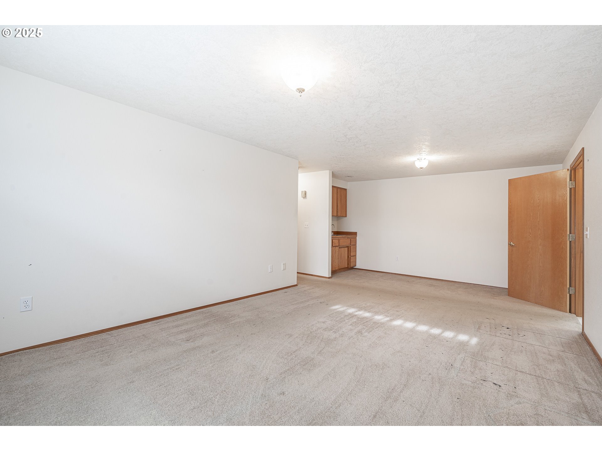 7295 Northwest Poverty Bend Road McMinnville, OR 97128 - Photo 27 of 44 a view of an empty room