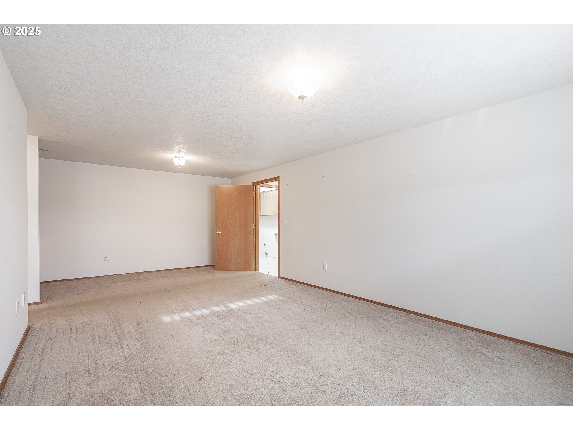 7295 Northwest Poverty Bend Road McMinnville, OR 97128 - Photo 28 of 44 a view of an empty room