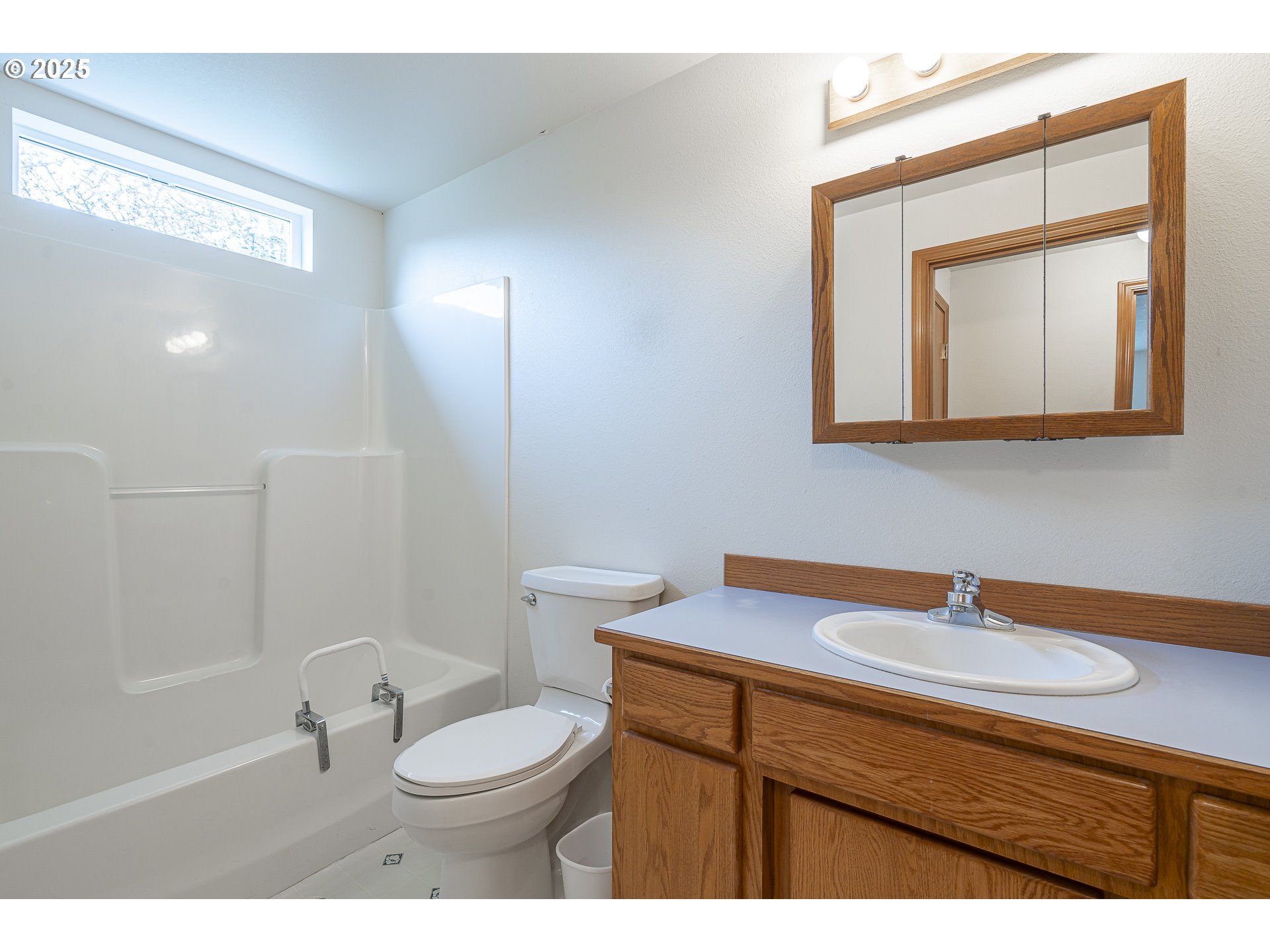 7295 Northwest Poverty Bend Road McMinnville, OR 97128 - Photo 31 of 44 a bathroom with a toilet a sink and mirror