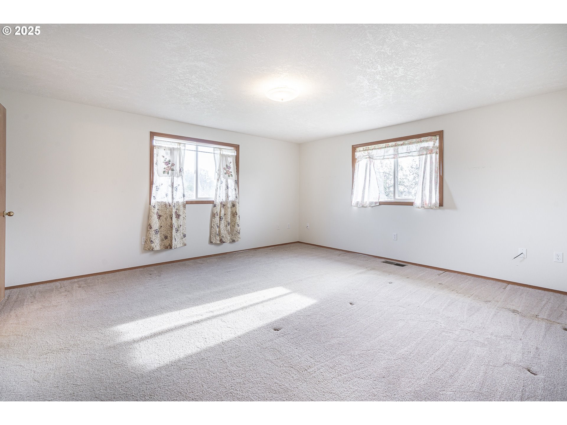7295 Northwest Poverty Bend Road McMinnville, OR 97128 - Photo 32 of 44 a view of an empty room with a window
