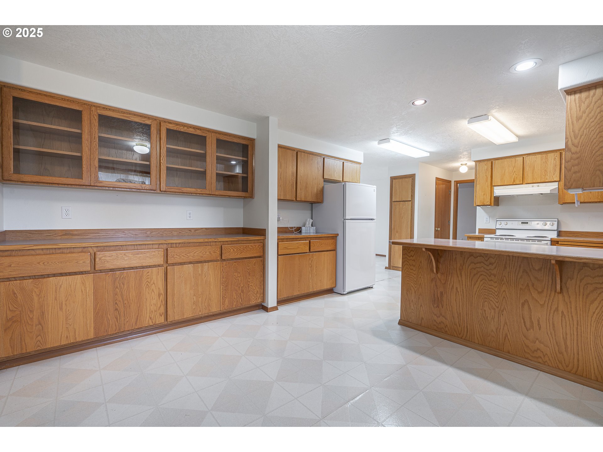 7295 Northwest Poverty Bend Road McMinnville, OR 97128 - Photo 5 of 44 a kitchen with stainless steel appliances granite countertop a stove a sink and a microwave