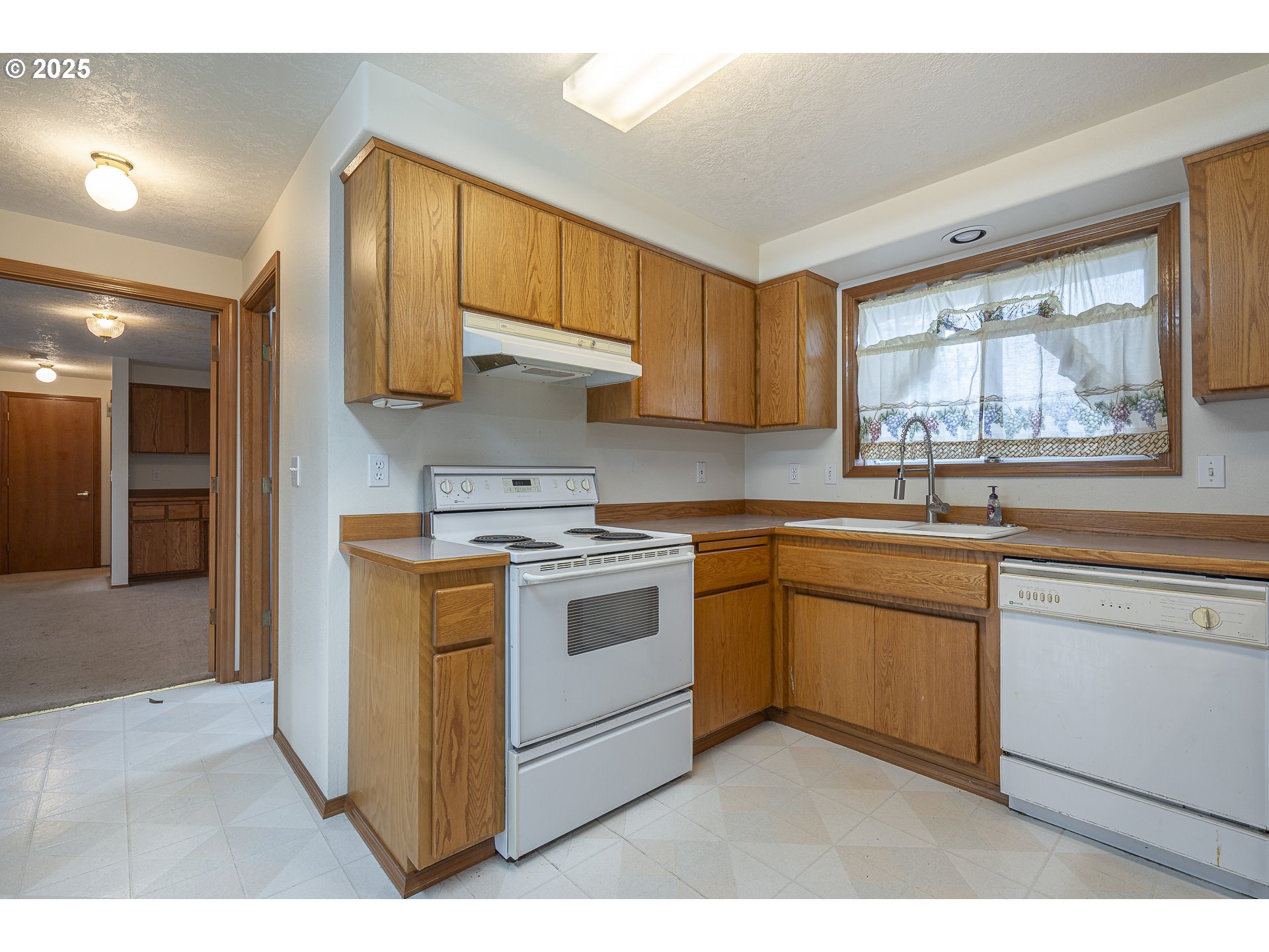 7295 Northwest Poverty Bend Road McMinnville, OR 97128 - Photo 6 of 44 a kitchen with stainless steel appliances granite countertop a stove a sink and a microwave