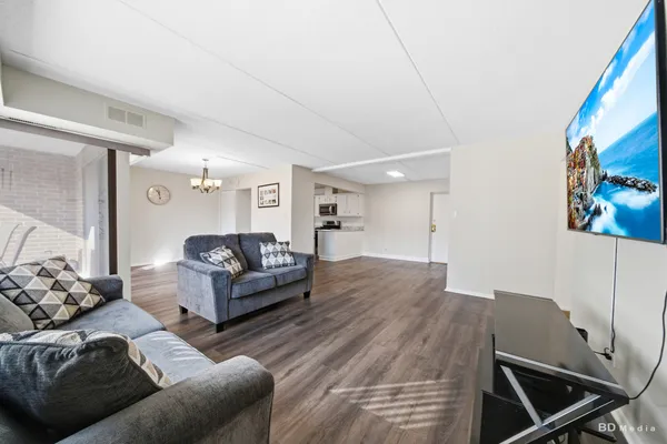 $117,000 | 500 Park Avenue, Unit 521, Calumet City, IL 60409