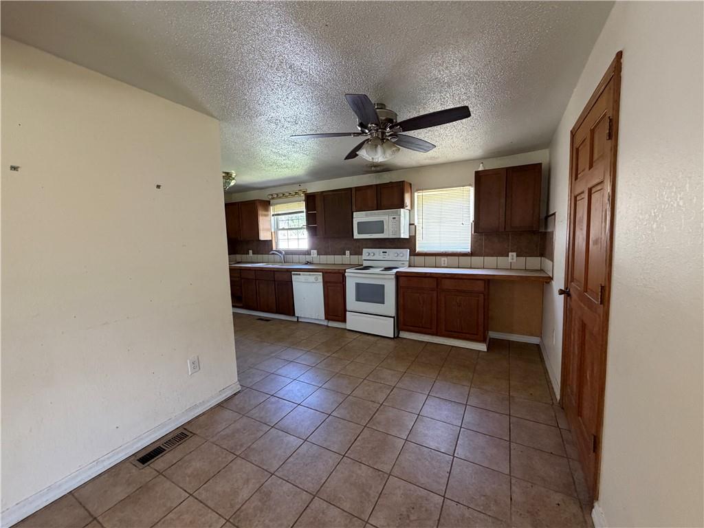 1405 Burnam Road Chillicothe, MO 64601 - Photo 5 of 13