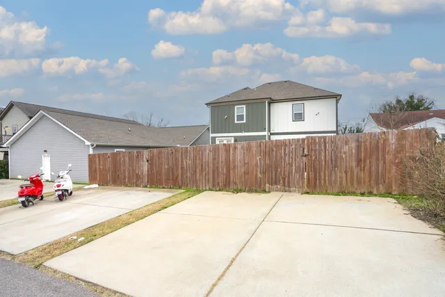 $2,500 | 2020 14th Avenue North, Nashville, TN 37208