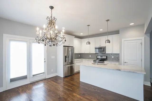 $2,500 | 2020 14th Avenue North, Nashville, TN 37208