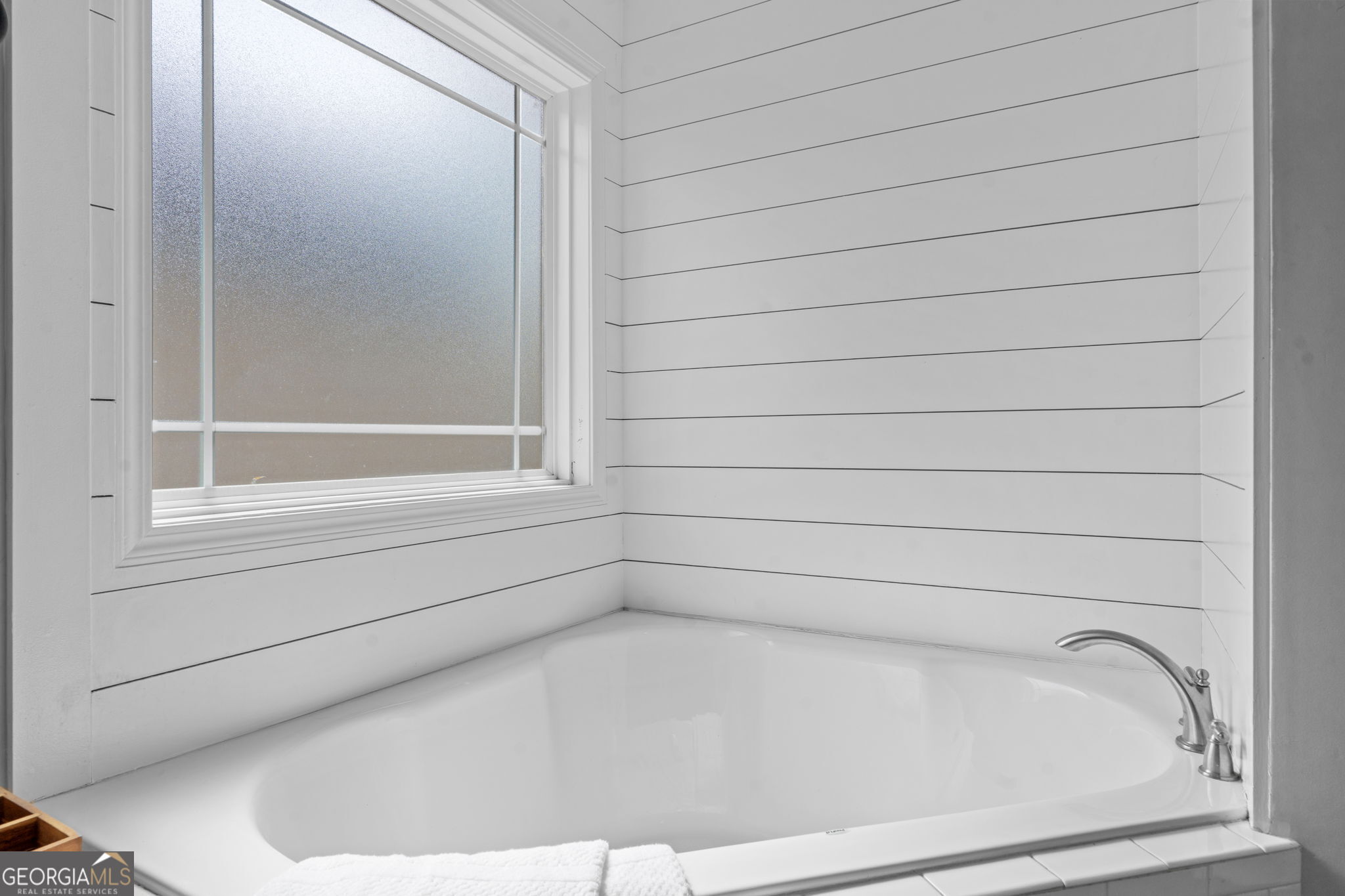 171 Hawks Rdg Trace Byron, GA 31008 - Photo 25 of 34 a bathroom with a bathtub