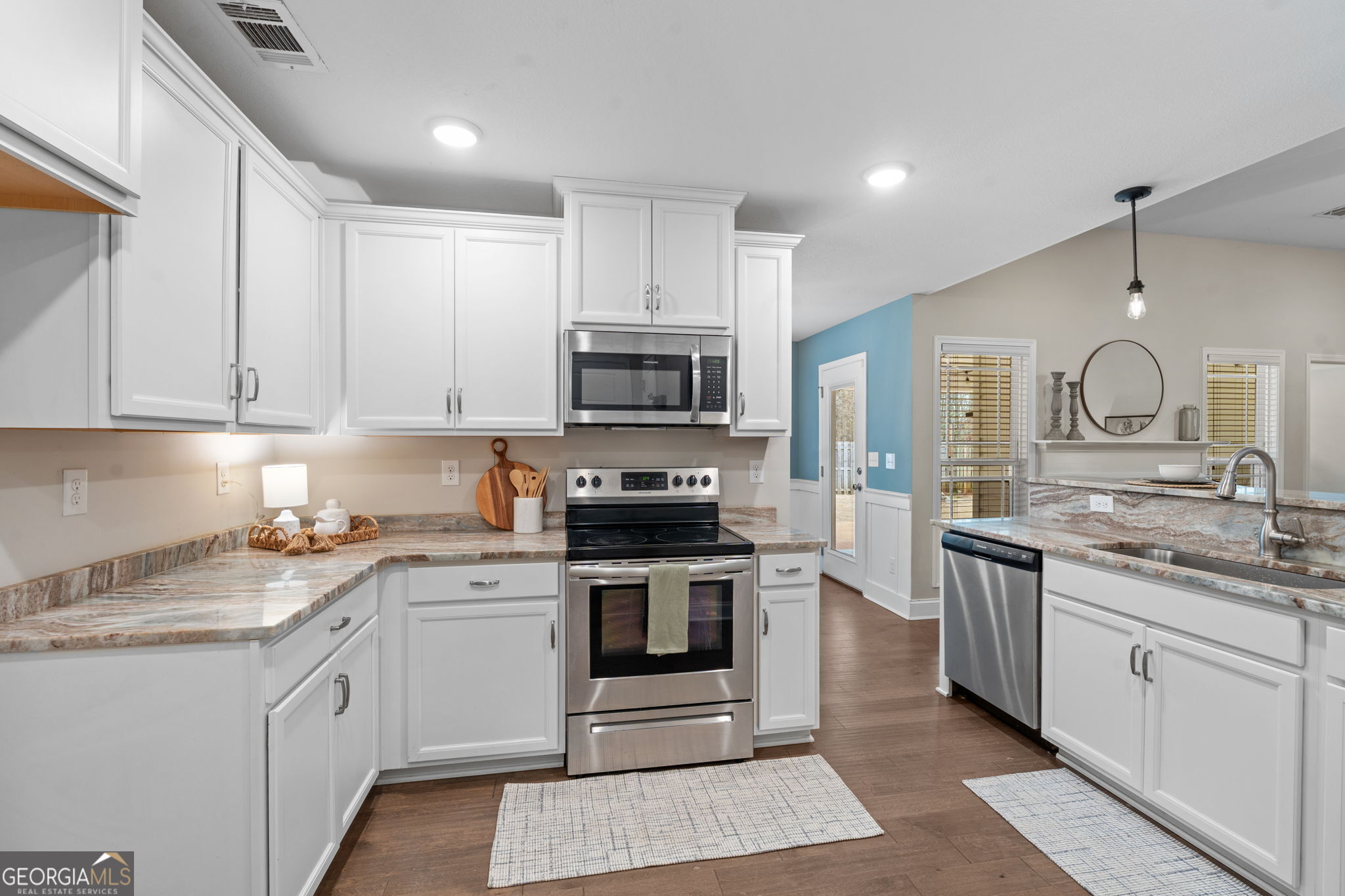171 Hawks Rdg Trace Byron, GA 31008 - Photo 10 of 34 a kitchen with stainless steel appliances granite countertop a stove top oven a sink and dishwasher a refrigerator with wooden cabinets