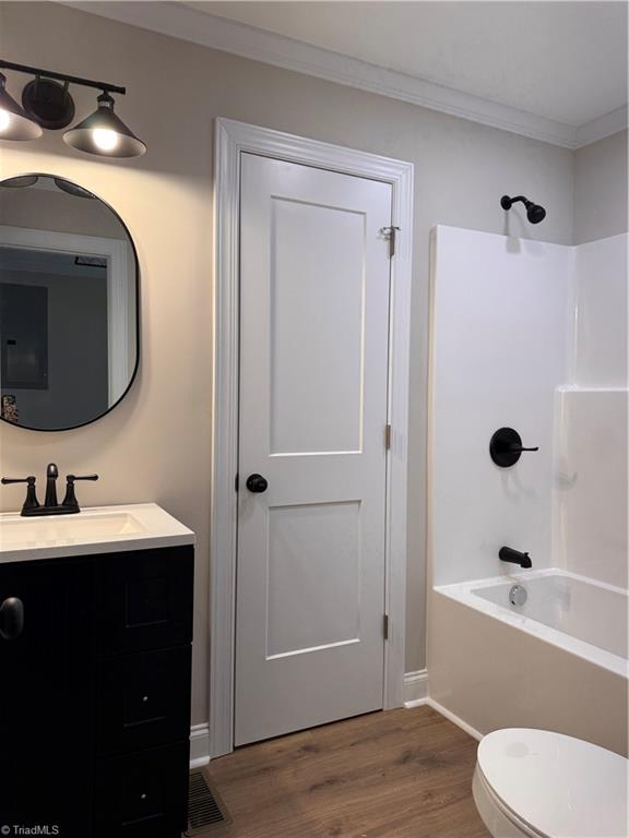 2082 Hedrick Mill Road Lexington, NC 27292 - Photo 20 of 24 2nd bathroom with tub/shower combo