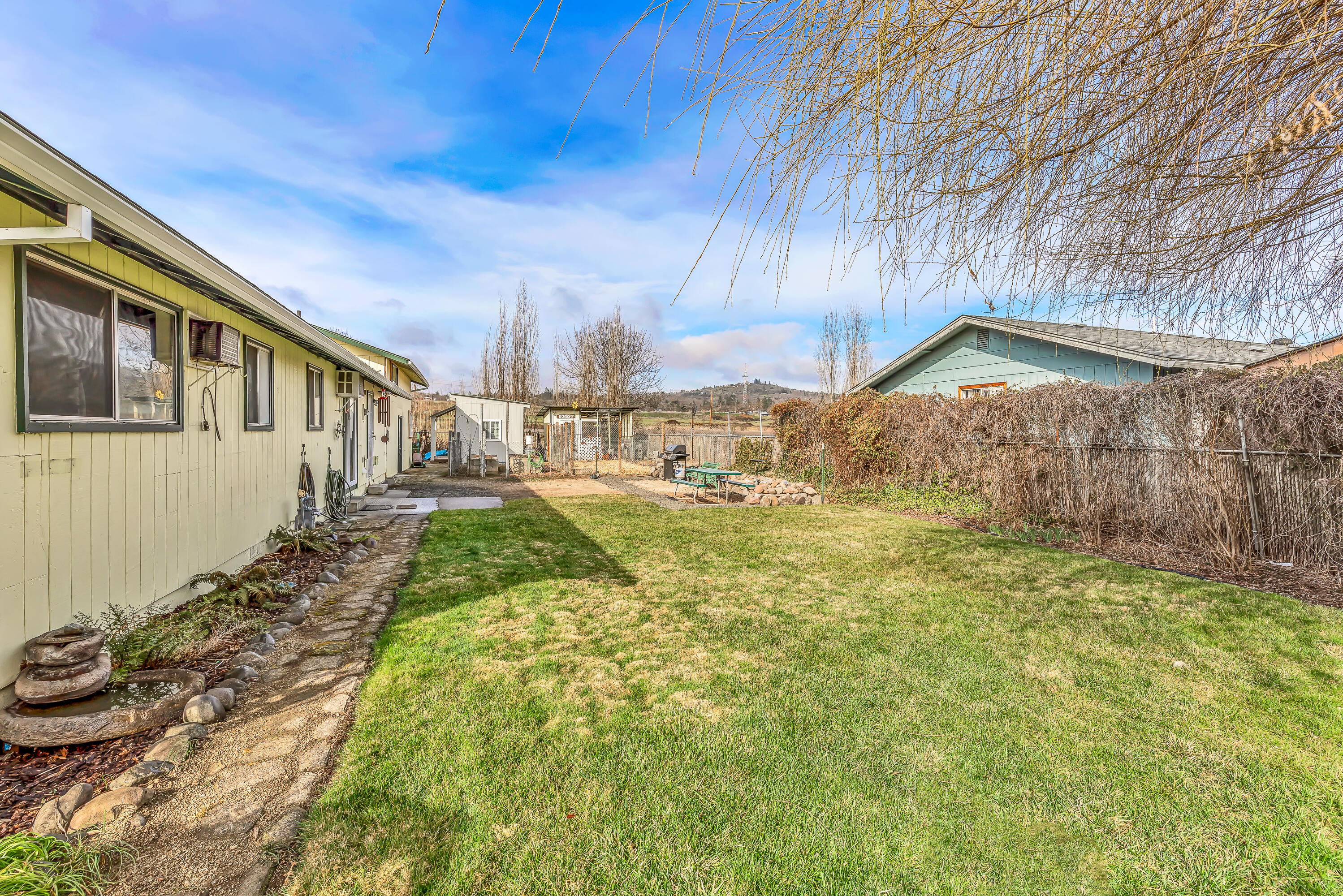 704 Elm Way Eagle Point, OR 97524 - Photo 32 of 47 33