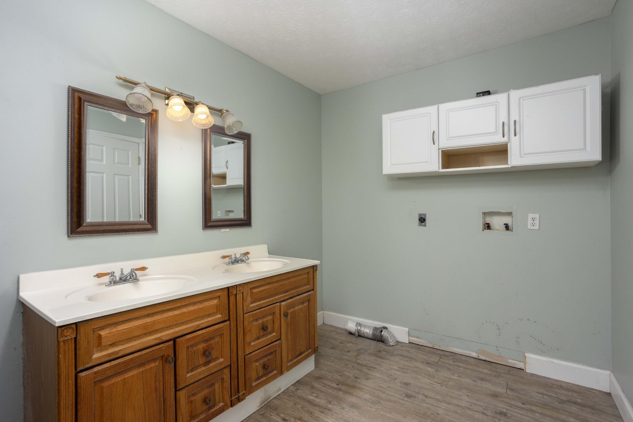 1165 Possum Trot Road Grandview, TN 37337 - Photo 24 of 48 a bathroom with a sink and a mirror