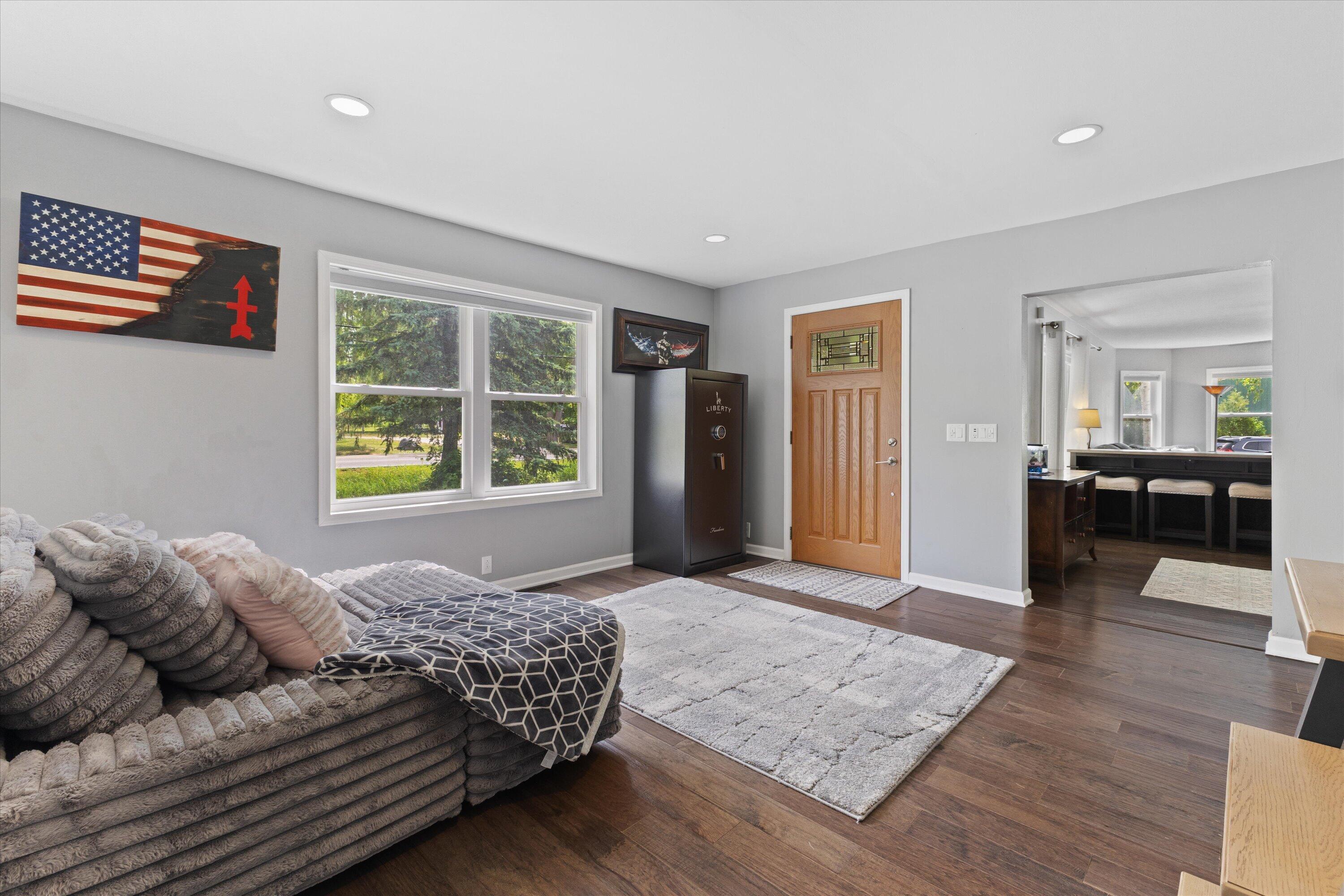 W244N4501 Swan Road Pewaukee, WI 53072 - Photo 7 of 43 Den Safe included