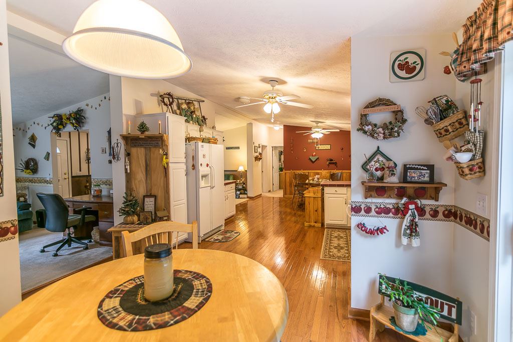 325 Steeles Fort Road Raphine, VA 24472 - Photo 33 of 50 a dining room with a table and chairs
