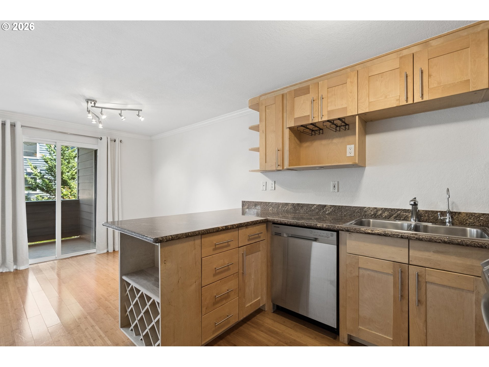 7937 Southwest 40th Avenue, Unit I Portland, OR 97219 - Photo 18 of 48 Kitchen/Dining Room