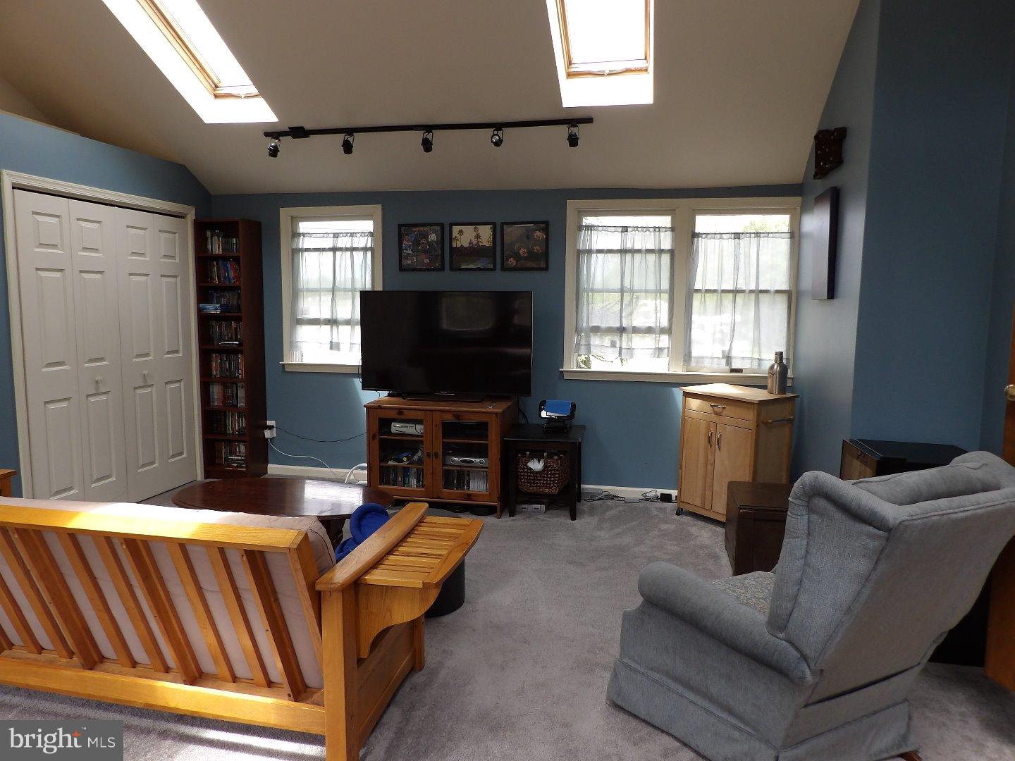 831 Big Oak Road Yardley, PA 19067 - Photo 4 of 19 Gallery Image 4