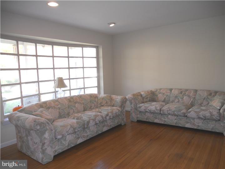 3247 Oak Road Huntingdon Valley, PA 19006 - Photo 3 of 14 Living Room