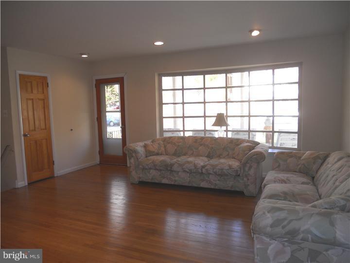 3247 Oak Road Huntingdon Valley, PA 19006 - Photo 4 of 14 Living Room
