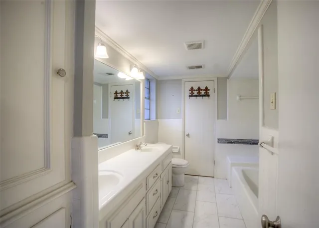 $2,850 | 10630 Sandpiper Lane, Dallas, TX 75230