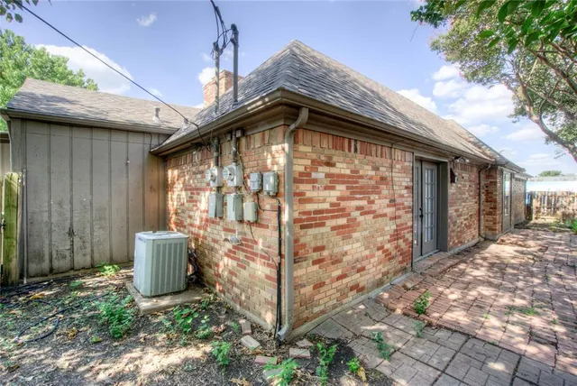 $2,850 | 10630 Sandpiper Lane, Dallas, TX 75230