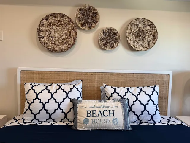 a en suite bathroom with a sink and a mirror