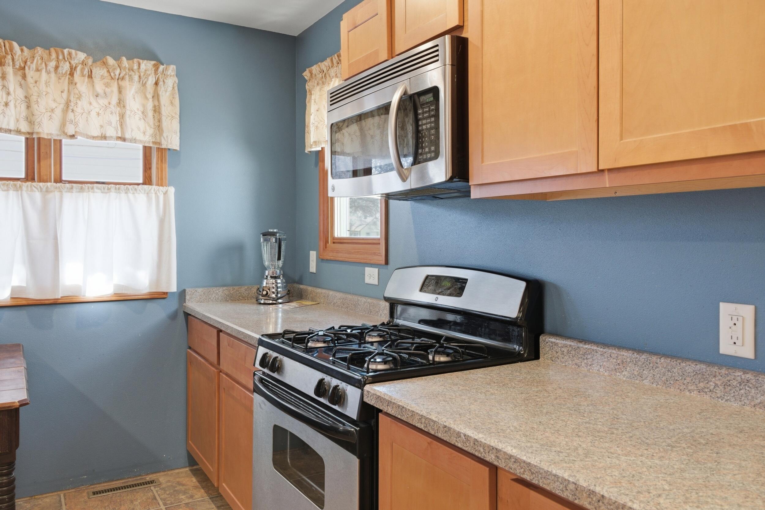 5146 North 107th Street Milwaukee, WI 53225 - Photo 11 of 29 Kitchen