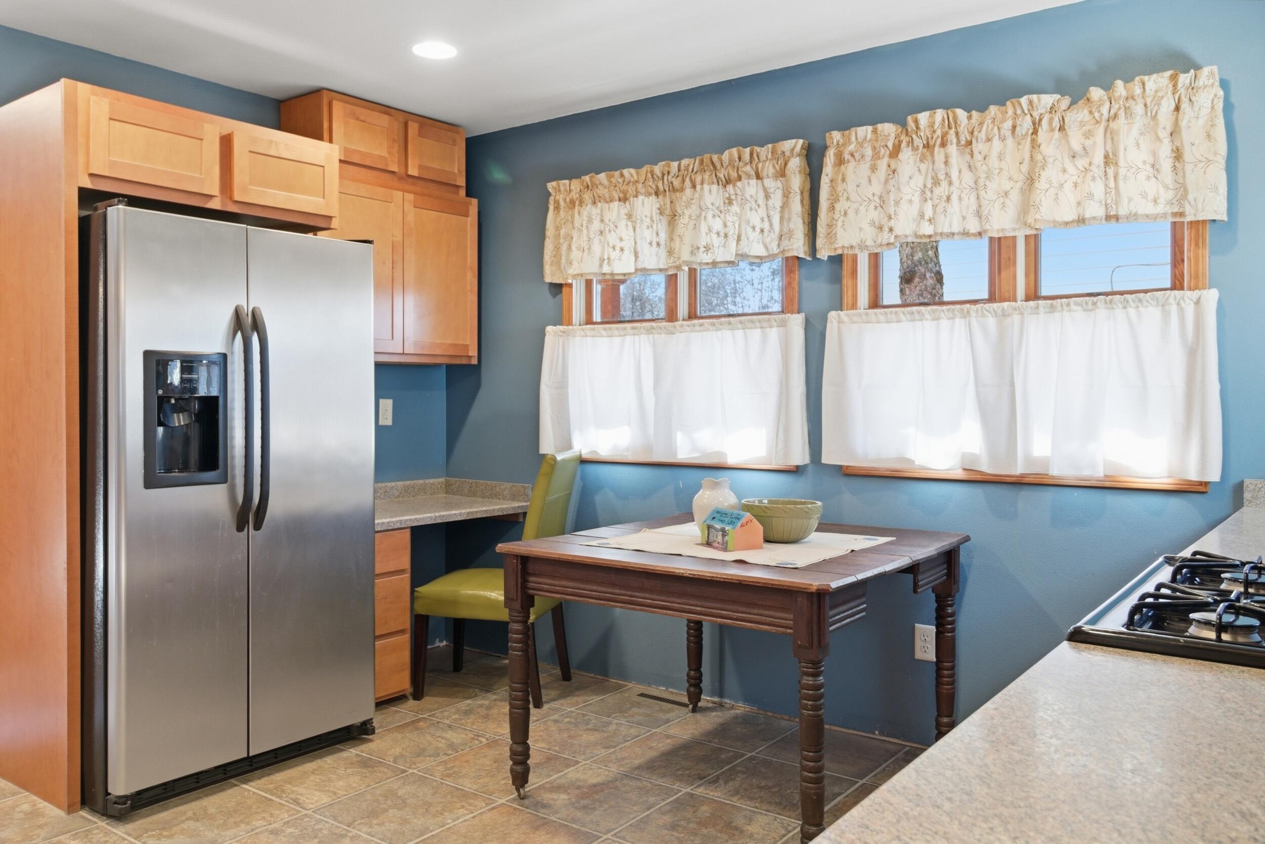 5146 North 107th Street Milwaukee, WI 53225 - Photo 10 of 29 Kitchen