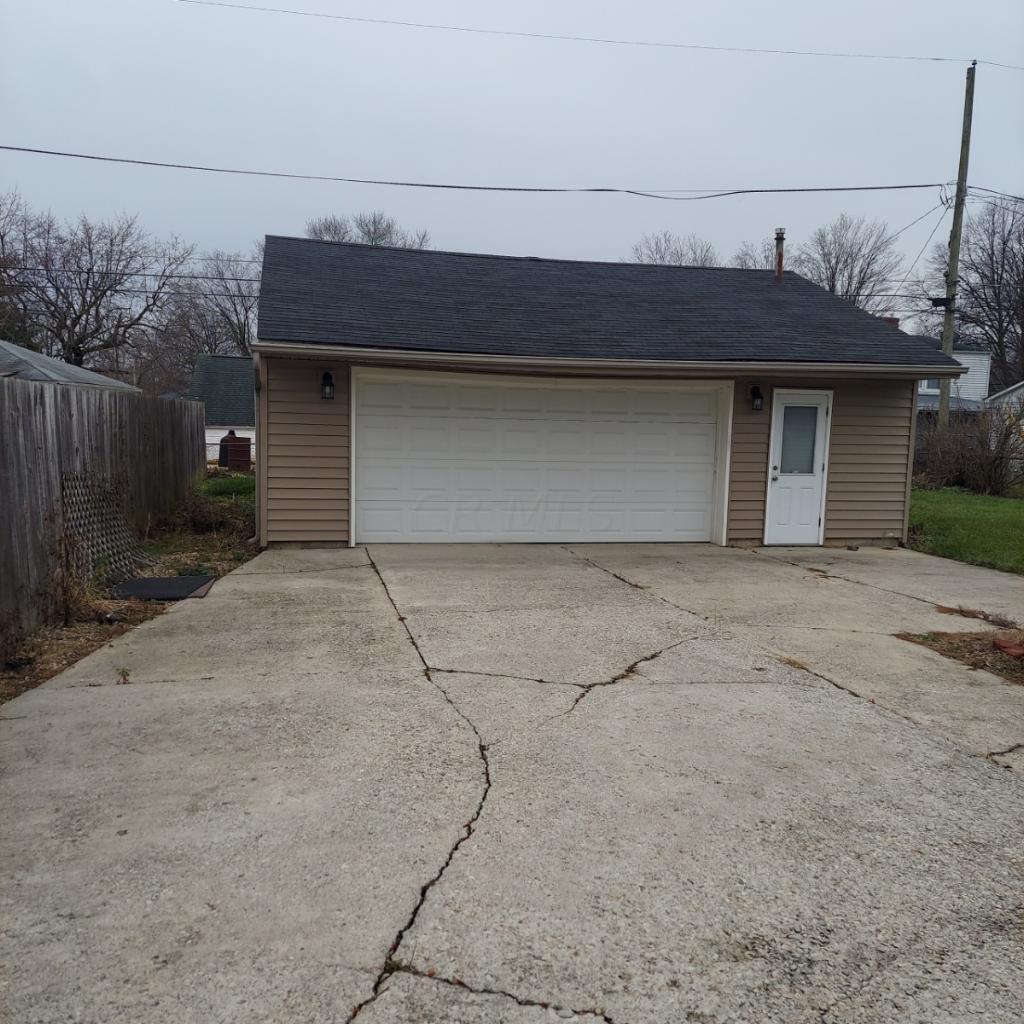 4633 Annhurst Road Columbus, OH 43228 - Photo 3 of 24 3F384277-68BB-4A33-8FF3-3E724DB64380