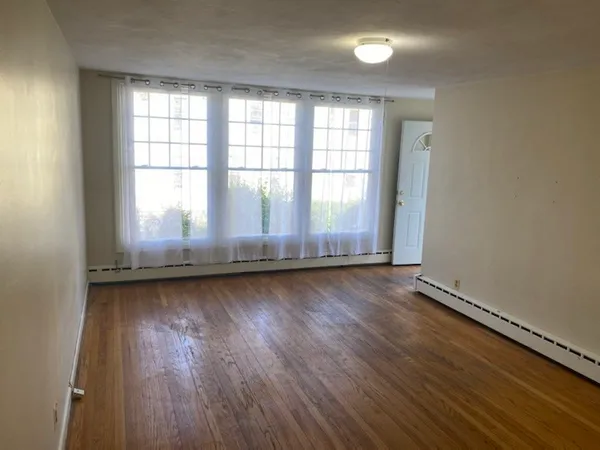 $2,015 | 47 Summer Street, Unit C, Northampton, MA 01060