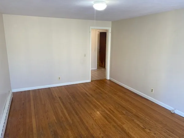 $2,015 | 47 Summer Street, Unit C, Northampton, MA 01060