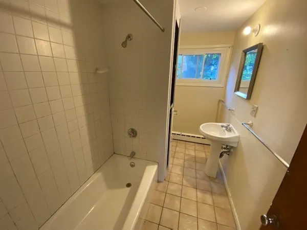 $2,015 | 47 Summer Street, Unit C, Northampton, MA 01060