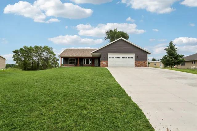 $485,000 | 400 Mourning Dove Court, Arena, WI 53503