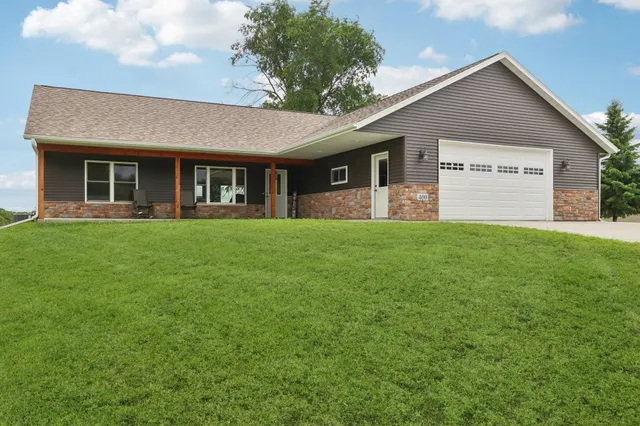 $485,000 | 400 Mourning Dove Court, Arena, WI 53503