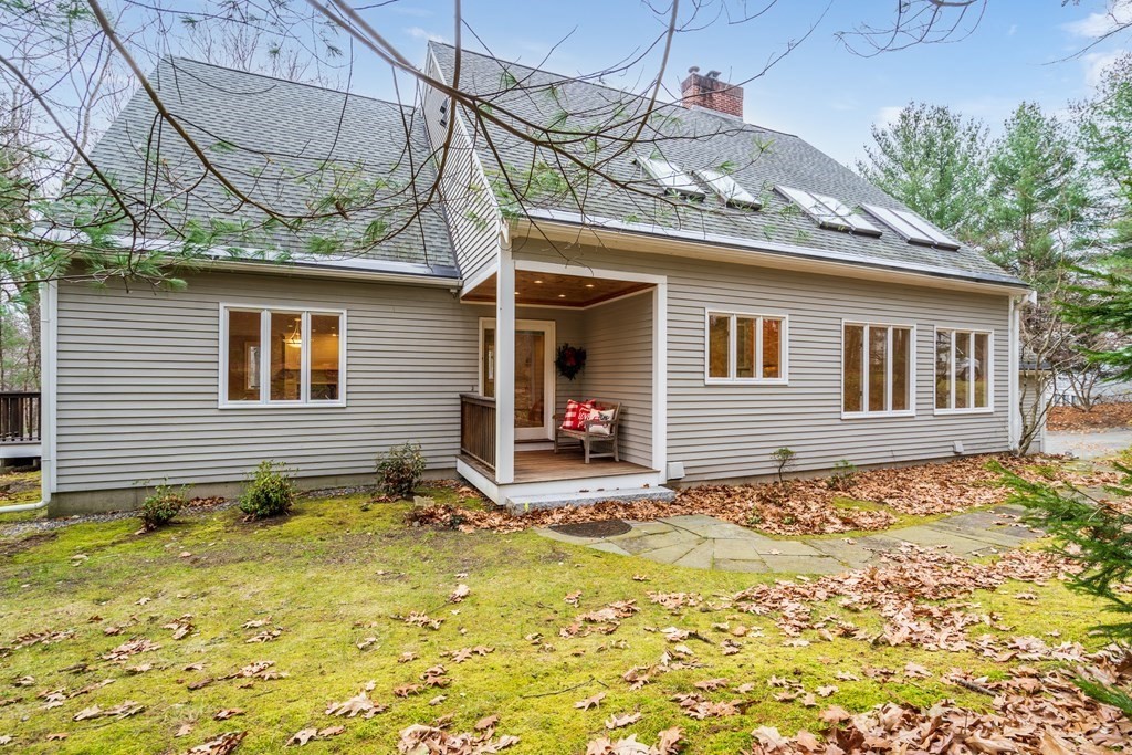 19 Oak Meadow Road Lincoln, MA 01773 - Photo 1 of 41 Gallery Image 1