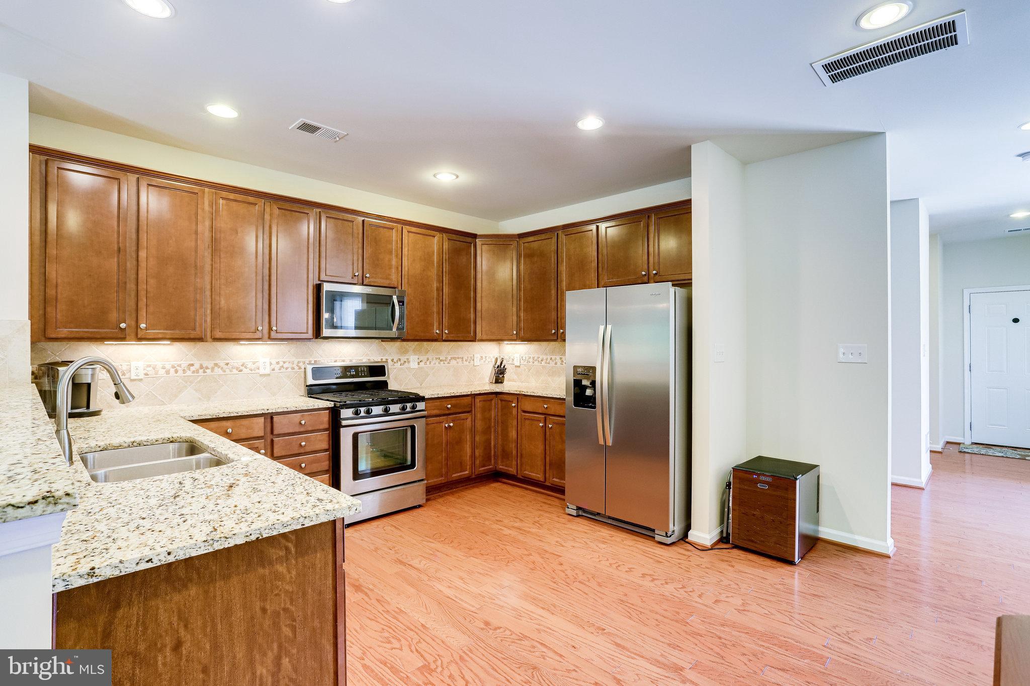 44320 McHenry Square Ashburn, VA 20147 - Photo 10 of 55 Recessed lighting