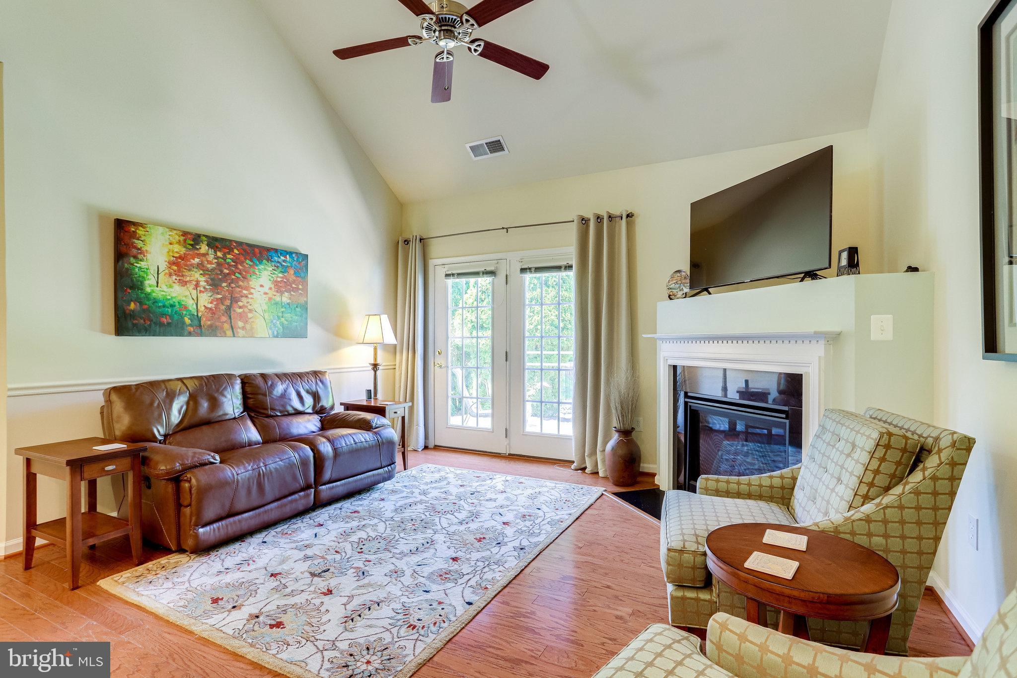 44320 McHenry Square Ashburn, VA 20147 - Photo 16 of 55 Vaulted ceiling and ceiling fan