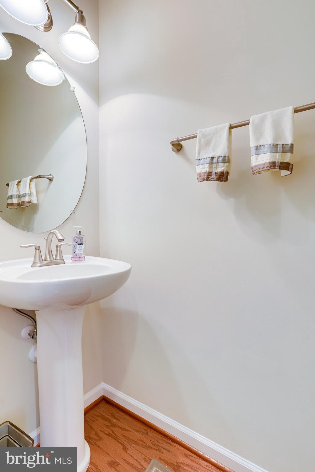 44320 McHenry Square Ashburn, VA 20147 - Photo 25 of 55 Powder room