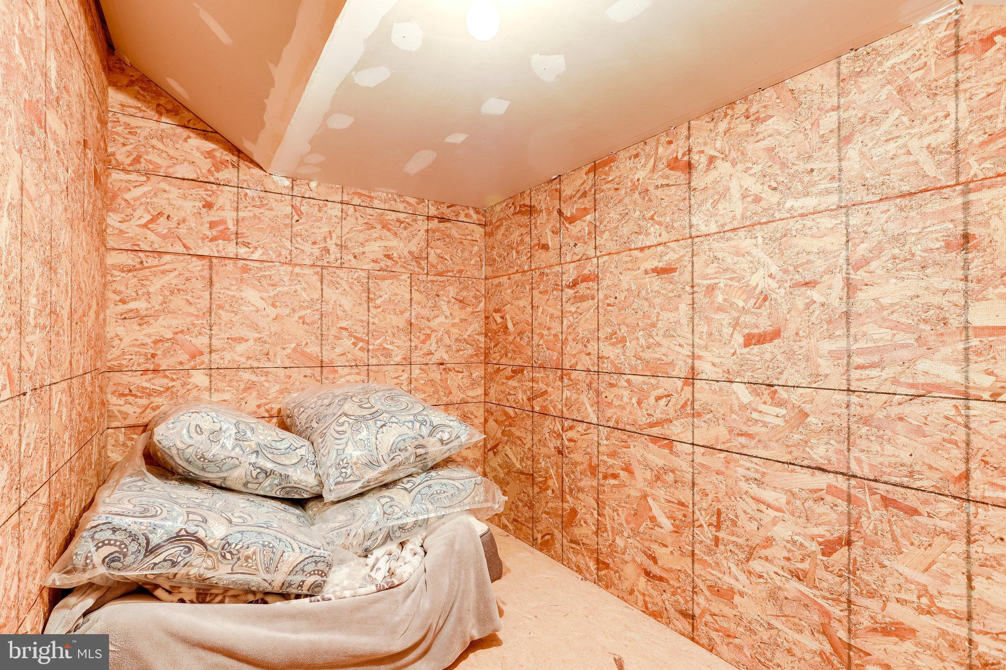 44320 McHenry Square Ashburn, VA 20147 - Photo 35 of 55 Large cedar closet