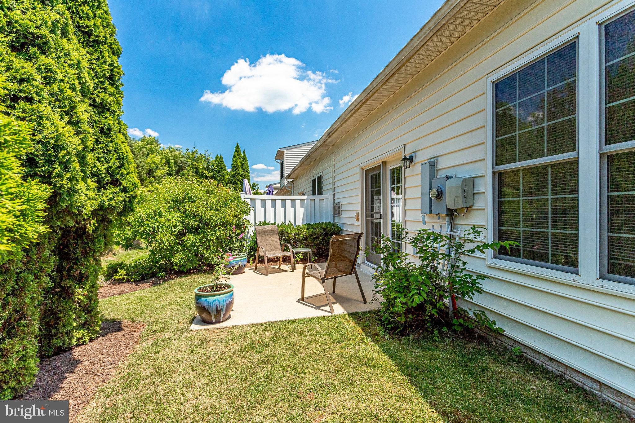 44320 McHenry Square Ashburn, VA 20147 - Photo 44 of 55 Side view of back patio area