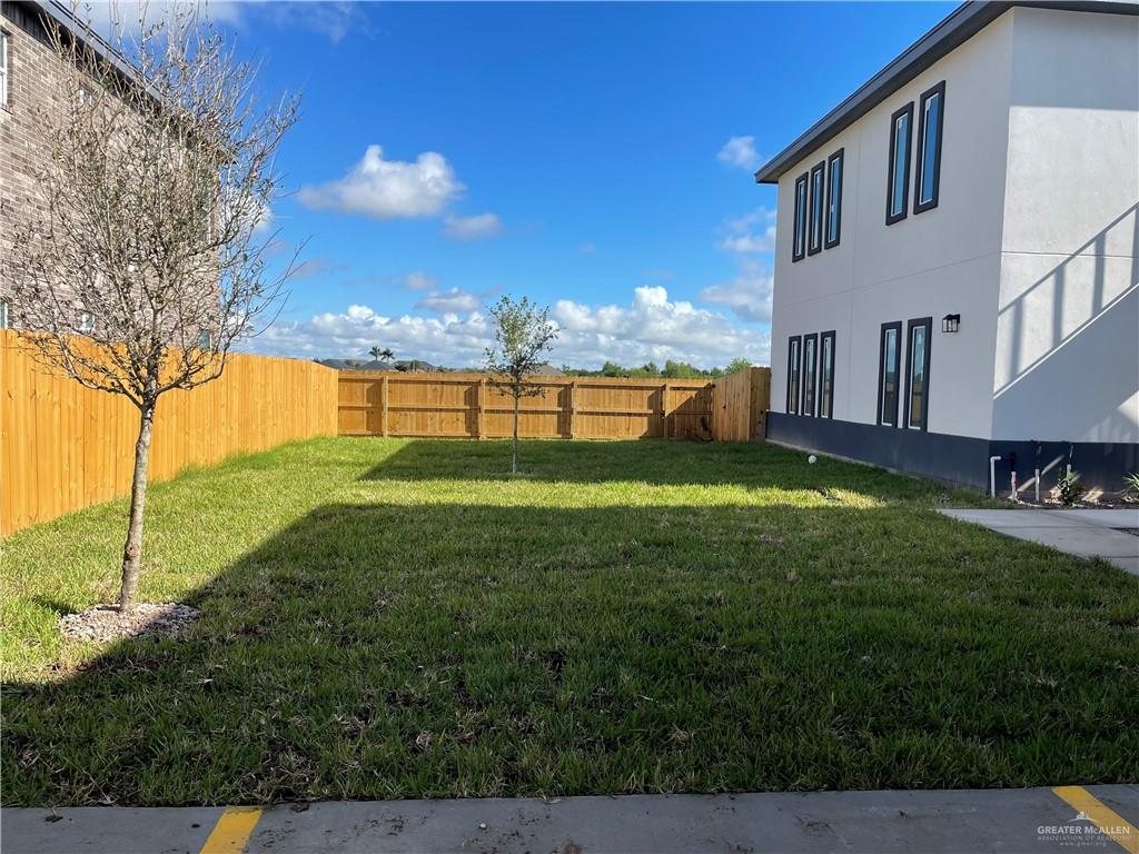 2913 East Israel Avenue Alton, TX 78573 - Photo 4 of 23 a view of a back yard of the house